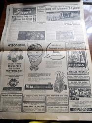 Cumhuriyet Gazetesi - 8 Nisan 1957 - İngiltere'nin Kıbrıs Siyaseti Karşısında Ankara'nın Durumu - Batı Trakya'daki Durum İçin Teşebbüse Geçilecek - Yunan Balıkçıları Gene Sularımızda Avlanmaya Başladı - Genç Milli Takımımız Polonyaya Yenildi - Çarşafla Mücadele - Başbakan Adnan Menderes'in Son Demeçleri Karşısında CHP'lilerin Görüşü - Süveyş Kanalı İşinde Nasır İle Anlaşma Ümidi Kesildi - 50 Yıl Evvelki Kuleli'den Hatıralar Nizamiye Kapısı Yazan Hasan Amca Yazı Dizisi - Kırkıncı Oda Yazan Peride Celal Yazı Dizisi - Batı Memleketleri İle Sovyet Bloku Arasındaki Sanayi Yarışı - Pazartesi Konuşmaları Yazan Bedri Rahmi Eyüboğlu Köşe Yazısı - Tarihi Bir Eser Ortaya Çıkarıldı - Sıfırı Hindliler İcat Etmiş - Haftalık Radyo Programı - Resimli Romanımız Mormon Mezhebi Ve Kurucusunun Dramı Çeviren Mazhar Kunt Yazı Dizisi - Cumhuriyet'in Tefrikası Kör Düğüm Çeviren Hatice Vildan Yazı Dizisi - Beşiktaş Kongresini Karma Liste Kazandı - Buduri Kupasını Galatasaray Kazandı - Adalet Demirspor'u Yendi