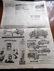 Cumhuriyet Gazetesi - 7 Eylül 1959 - Ankara Radyosu Müdürlüğüne Bir Cevap Yazan Nadir Nadi Köşe Yazısı - Demokrat Parti Milletvekili Fahri Ağaoğlu'nun Anayasanın Tadiline Dair Teklifinin Esasları -  Bir Demokrat Parti Kongresinde Hadi Hüsman Tevfik İleri'den Bir Talepte Bulundu - OECE Heyetinin Ankara'daki Tetkiklerinin Neticeleri - Kıbrıs'ta Son 24 Saatte 2 Türk Daha Katledildi - Fatin Rüştü Zorlu Paris'ten Döndü - Tarihi Ertuğrul Yatı Kilosu 13 Kuruştan Hurdacıya Satıldı - Galatasaray Umumi Kaptanı Kadri Dağ'dan Futbol Seyircilerine Ders -  Ortadirek Yazan Yaşar Kemal Yazı Dizisi - Kardeş Kavgası Yazan Hamdi Varoğlu - Sovyet Şefi Hrutçef'in Amerika Programı Açıklandı - Fransız Edebiyat Mükafatını Kazanan Şair Saint John Perse - Resimli Roman Azrail Der Ki Yazan Suat Taşer Resimleyen Hüseyin Mumcu - Koruyucu Melekler Çizgi Roman - Bay Oscar Karikatür - Profesör Nimbüs'ün Maceraları Çizgi Roman - Galatasaray Feriköy'ü Dünkü Maçta 3 0 Yendi - KYK İstanbul Yelken Şampiyonluğunu Kazandı
