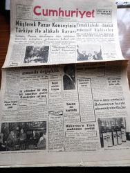 Cumhuriyet Gazetesi - 12 Eylül 1959 - Müşterek Pazar Konseyinin Türkiye İle Alakalı Kararı - Müşterek Pazar Nedir Girmemiz İyi Mi Fena Mı Yazan Feridun Ergin - Çanakkale'de Dünkü Müessif Hadiseler - Son İki Ay İçinde 5945 Senet Protesto Edildi - Viski Mi İhtiyaç Maddeleri Mi - Macar Csepel Takımı Dün Geldi - 14 Yıldanberi İlk Defa Bir Amerikan Gemisi Maury Karadeniz'e Çıkıyor - Muştaki Zelzelenin Bilançosu - Makarios'a Türk Muhtırası Verildi - Ortadirek Yazan Yaşar Kemal Yazı Dizisi - Sovyet Rusya Diktatörü Nikita S. Hrutçef Yazan Roy MacGregor Yazı Dizisi - Burhan Felek Köşe Yazısı - Soprano Maria Callas Onassis'in Yatı İle Geziyor - Sophia Loren'in Kardeşi Mussolini'nin Oğluna Hoş Görünmek İçin Burnunu Değiştirdi - Koruyucu Melekler Çizgi Roman - Bay Oscar Karikatür - Profesör Nimbüs'ün Maceraları Çizgi Roman - Resimli Roman Azrail Der Ki Yazan Suat Taşer Resimleyen Hüseyin Mumcu - Sığıntı Bir Sporumuz Halter - Beşiktaş Beykoz Maçı - Garbis Mısri Boks Maçı Dün İptal Edildi
