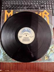 Çok nadir Manowar Fighting The World LP  ilk metal LP  kondisyon 10/8  plak kabı 10/6