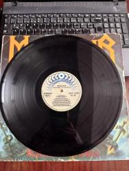 Çok nadir Manowar Fighting The World LP  ilk metal LP  kondisyon 10/8  plak kabı 10/6