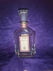 koleksiyonluk boş içki şişesi