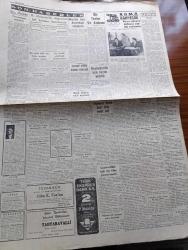 Cumhuriyet Gazetesi - 19 Ocak 1960 - Bir Terim Ve Anlamı Yazan Nadir Nadi Köşe Yazısı - Büyük Millet Meclisi Fırtınalı Bir Celse Daha Celse Daha Akdetti - Demokrat Partili Hüseyin Fırat Seçimlerden 2 Gün Sonra Mersin'de İşlenen Cinayetle Alakası Bulunmadığını Söyledi - Kıbrıs'ta Cumhuriyetin İlanı Bir Ay Geri Kaldı - Otomobil Fiyatları Düşüyor - Emniyet Umum Müdürü Cemal Göktan'a Göre Gazeteciler Nelerle Meşgul Olmalı - Şehir Hatları Vapurları Belediyeye Devredilecek - Başbakan Adnan Menderes'i Karşılama Hazırlığı - Küçük Peyk'in Büyük Gazası Yazan Cemalettin Saraçoğlu Yazı Dizisi - Aşk Eceli Yendi Çeviren Hamdi Varoğlu Yazı Dizisi - Görülen Lüzum Üzerine Yazan Fakir Baykurt - Atçılar Kulübü De Basıldı - Roma Olimpiyatları - İsrail Silah Satın Alacak - Vatan Cephesi Adlı Horozu Bir Demokrat Partili Aldı - Resimli Roman Bir Çiçekle Yaz Olmaz Yazan Ve Çizen Salih Erimez - Koruyucu Melekler Çizgi Roman - Görünmeyen Düşman Çeviren Hatice Vildan Yazı Dizisi - Fenerbahçe'de Molnar Gitti