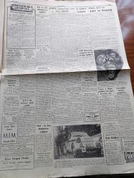 Cumhuriyet Gazetesi - 19 Ocak 1960 - Bir Terim Ve Anlamı Yazan Nadir Nadi Köşe Yazısı - Büyük Millet Meclisi Fırtınalı Bir Celse Daha Celse Daha Akdetti - Demokrat Partili Hüseyin Fırat Seçimlerden 2 Gün Sonra Mersin'de İşlenen Cinayetle Alakası Bulunmadığını Söyledi - Kıbrıs'ta Cumhuriyetin İlanı Bir Ay Geri Kaldı - Otomobil Fiyatları Düşüyor - Emniyet Umum Müdürü Cemal Göktan'a Göre Gazeteciler Nelerle Meşgul Olmalı - Şehir Hatları Vapurları Belediyeye Devredilecek - Başbakan Adnan Menderes'i Karşılama Hazırlığı - Küçük Peyk'in Büyük Gazası Yazan Cemalettin Saraçoğlu Yazı Dizisi - Aşk Eceli Yendi Çeviren Hamdi Varoğlu Yazı Dizisi - Görülen Lüzum Üzerine Yazan Fakir Baykurt - Atçılar Kulübü De Basıldı - Roma Olimpiyatları - İsrail Silah Satın Alacak - Vatan Cephesi Adlı Horozu Bir Demokrat Partili Aldı - Resimli Roman Bir Çiçekle Yaz Olmaz Yazan Ve Çizen Salih Erimez - Koruyucu Melekler Çizgi Roman - Görünmeyen Düşman Çeviren Hatice Vildan Yazı Dizisi - Fenerbahçe'de Molnar Gitti