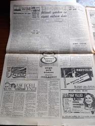 Cumhuriyet Gazetesi - 22 Ocak 1960 - Fetvalı Tedavi Yazan Nadir Nadi Köşe -  Başbakan Adnan Menderes Dün İsmet İnönü Ve Gazetecilere Çattı - Uşak Hadiselerinin Dünkü Duruşması - Tanık Bir Baskomiser İsmet İnönü Aleyhinde Nümayiş Yapan Demokrat Partililer İçin Sarhoştular Dedi - Hür Dünya İşçileri Ve Türkiye - Kalkınma İkraz Fonu Heyeti İle 7 Milyon Dolarlık Bir Kredi Anlaşması İmzalandı - Antalya Müzesinden Çalınan Heykeller - Komünizm İle Mücadele Derneği Feshedildi - Kazazede Amerikan Uçağının Enkazı Dün Toroslarda Bulundu -  Küçük Peyk'in Büyük Galası Yazan Cemalettin Saraçoğlu Yazı Dizisi - Aşk Eceli Yendi Çeviren Hamdi Varoğlu Yazı Dizisi - Resimli Roman Bir Çiçekle Yaz Olmaz Yazan Ve Çizen Salih Erimez - Roma Olimpiyatları Röportajı Yapan Arslan Tufan Yazman - Koruyucu Melekler Çizgi Roman - Görünmeyen Düşman Çeviren Hatice Vildan Yazı Dizisi - Burhan Felek Köşe Yazısı - Spor Toto Nedir - Fenerbahçede Fevkalade Kongreye Karar Verildi - Galatasaray Ankara Turnuvası İçin Gidiyor