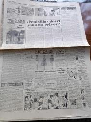 Cumhuriyet Gazetesi - 25 Ocak 1960 - Kıbrıs'a Dair Üçlü Bir Görüşme Yapıldı - 300 Bin Şişe Viski Getirildi -  Haluk Şaman'ın Milletlerarası Basın Enstitüsü (İPİ) ye Cevabı - Doğu Bölgesinde 3 Yıllık Hizmet Süresi Meselesi - Başbakan Adnan Menderes Dün Cumhurbaşkanı Celal Bayar'ı Ziyaret Etti - Muhsin Ertuğrul Amerika'dan Döndü - Milli Türk Talebe Birliği Halktan Yardım İstiyor - Yeşilköy Hava Alanında Yeni Tesisler - Galatasaray Fenerbahçe Yendi Fotoğraf - Adana Canavarı Ramazan Başıbüyük Bu Sabah Ankara'da Odam Ediliyor - Küçük Peyk'in Büyük Gazası Yazan Cemalettin Saraçoğlu Yazı Dizisi - Aşk Eceli Yendi Çeviren Hamdi Varoğlu Yazı Dizisi - Alın Yazısı Yazan Hasan Ali Yücel Köşe Yazısı - Roma Olimpiyatları Röportajı Yapan Arslan Tufan Yazman Yazı Dizisi - Koruyucu Melekler Çizgi Roman - Resimli Roman Bir Çiçekle Yaz Olmaz Yazan Ve Çizen Salih Erimez - Penisilin Devri Sona Mı Eriyor - Kızılyıldız 1 İzmirspor 0  - Federasyon Kupası Kır Koşusu Yapıldı - Derman Ağrı Kesici