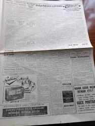 Cumhuriyet Gazetesi - 18 Haziran 1960 - Püf Nokta Yazan Nadir Nadi Köşe Yazısı - Maliye Başkanı Ekrem Alican'ın Dün Geceki Açıklaması - Türk Hazinesinin Bugünkü Acıklı Hali - Sabıkların Muhakemesi İçin Hususi Bir Kanun Hazırlandı - 15 Üniversitelinin Akıbetleri Meçhul - Cemal Gürsel Sabık İktidarın Vatanı Ruslara Satmaya Kararlı Olduğunu Açıkladı - Adnan Menderes Aynı Kürsüden Cevabını Aldı - Amerikan Kız Kolejinde Bütün İmtihanlar İptal Edildi - İstanbul Valisi Tuğgeneral Refik Tulga Eyüp Sultan Estergon Kalesi Fatihi Mehmet Paşa Sokullu Mehmet Paşa Ve Tevfik Fikret'in Kabirlerini Ziyaret Etti - Çavuşun Elini Öpen General Refik Tulga Fotoğraf - Eyüp Halkı Vali Refik Tulga'ya Valiye Büyük Tezahürat Yaptı - Hahambaşı Dini Altın Kolyesini Bağışladı - Dümensiz Gemi Yazan Rikkat Köknar Yazı Dizisi - Yıldızlar Mahallesinde Komiserdim Beverly Hills Yazan Clinton Anderson Yazı Dizisi - 27 Mayıs Hatıraları Türk Havası Yazan Fakir Baykurt - Cemal Gürsel Kupası Futbol Maçları - Milli Boks Takımı