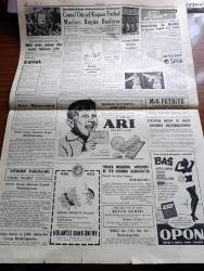 Cumhuriyet Gazetesi - 18 Haziran 1960 - Püf Nokta Yazan Nadir Nadi Köşe Yazısı - Maliye Başkanı Ekrem Alican'ın Dün Geceki Açıklaması - Türk Hazinesinin Bugünkü Acıklı Hali - Sabıkların Muhakemesi İçin Hususi Bir Kanun Hazırlandı - 15 Üniversitelinin Akıbetleri Meçhul - Cemal Gürsel Sabık İktidarın Vatanı Ruslara Satmaya Kararlı Olduğunu Açıkladı - Adnan Menderes Aynı Kürsüden Cevabını Aldı - Amerikan Kız Kolejinde Bütün İmtihanlar İptal Edildi - İstanbul Valisi Tuğgeneral Refik Tulga Eyüp Sultan Estergon Kalesi Fatihi Mehmet Paşa Sokullu Mehmet Paşa Ve Tevfik Fikret'in Kabirlerini Ziyaret Etti - Çavuşun Elini Öpen General Refik Tulga Fotoğraf - Eyüp Halkı Vali Refik Tulga'ya Valiye Büyük Tezahürat Yaptı - Hahambaşı Dini Altın Kolyesini Bağışladı - Dümensiz Gemi Yazan Rikkat Köknar Yazı Dizisi - Yıldızlar Mahallesinde Komiserdim Beverly Hills Yazan Clinton Anderson Yazı Dizisi - 27 Mayıs Hatıraları Türk Havası Yazan Fakir Baykurt - Cemal Gürsel Kupası Futbol Maçları - Milli Boks Takımı