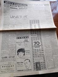 Cumhuriyet Gazetesi - 3 Ağustos 1960 - Harp Akademileri Diploma Töreninde Orgeneral Cemal Gürsel'in Hitabesi - Orgeneral Cemal Gürsel Mezhep Ayrılığını Ortadan Kaldırmak İçin Kararlıyız - Türk Hava Yollarının Yalnız 12 Milyon Lira Benzin Borcu Var - İkinci Cumhuriyetin İhtilal Meclisi Üyeleri 20 Röportajı Yapan Yaşar Kemal Yazı Dizisi - Albayrak Mucip Ataklı İle Görüşme - Genel Nüfus Sayımı 23 Ekim Günü Yapılacak - Profesörler Ali Fuat Başgil'e Cevap Veriyor - Faiz Kaymak Kıbrıs'ta Yeni Bir Parti Kuruyor - Müzisyenler De Grev Hakkı İstiyor - Sabah Şarkısı Yazan Taylor Caldwell Yazı Dizisi - Fidel Castro Artık Siyasi Hayattan Çekiliyor Mu - Burhan Felek Köşe Yazısı - Koruyucusu Melekler Çizgi Roman - Başkasının Günahı Çizen Yves Sayol - Kaatil Kim Yazan Geo Duvic Yazı Dizisi - Milli Lig'in Birinci Devre Fikstürü - Resmen İlk Defa 1908 Olimpiyatına Katıldık - Olimpiyat Kütüphanesi - Olimpiyat Sualleri - Piyale Makarnası - Radyolin Diş Macunu - Elka Suni Tahta Levhaları -