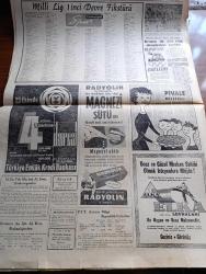 Cumhuriyet Gazetesi - 3 Ağustos 1960 - Harp Akademileri Diploma Töreninde Orgeneral Cemal Gürsel'in Hitabesi - Orgeneral Cemal Gürsel Mezhep Ayrılığını Ortadan Kaldırmak İçin Kararlıyız - Türk Hava Yollarının Yalnız 12 Milyon Lira Benzin Borcu Var - İkinci Cumhuriyetin İhtilal Meclisi Üyeleri 20 Röportajı Yapan Yaşar Kemal Yazı Dizisi - Albayrak Mucip Ataklı İle Görüşme - Genel Nüfus Sayımı 23 Ekim Günü Yapılacak - Profesörler Ali Fuat Başgil'e Cevap Veriyor - Faiz Kaymak Kıbrıs'ta Yeni Bir Parti Kuruyor - Müzisyenler De Grev Hakkı İstiyor - Sabah Şarkısı Yazan Taylor Caldwell Yazı Dizisi - Fidel Castro Artık Siyasi Hayattan Çekiliyor Mu - Burhan Felek Köşe Yazısı - Koruyucusu Melekler Çizgi Roman - Başkasının Günahı Çizen Yves Sayol - Kaatil Kim Yazan Geo Duvic Yazı Dizisi - Milli Lig'in Birinci Devre Fikstürü - Resmen İlk Defa 1908 Olimpiyatına Katıldık - Olimpiyat Kütüphanesi - Olimpiyat Sualleri - Piyale Makarnası - Radyolin Diş Macunu - Elka Suni Tahta Levhaları -
