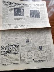 Cumhuriyet Gazetesi - 12 Ekim 1960 - Düşüklerin Duruşmasına 48 Saat Kaldı - Gazeteciler Bugün 2 De Yassıada'ya Gidiyorlar - Gaziantep Adliye Binası Namık Gedik'in Emriyle Yakılmış - Düşüklerin Muhakemeleri Nasıl Olacak - Muammer Çavuşoğlu Ve Samet Ağaoğlu'nun Eşi Dolmabahçe'de Fotoğraf- Yassıada Resimlerinin Dünkü Müzayedesi - Turizm Davası Yazan Ecvet Güresin - Küba'da Asiler Muhakeme Ediliyor - Nasreddin Hoca Operası Bu Yıl Oynayacak - Burhan Felek Köşe Yazısı - Çin Cumhuriyetinin 49. Yıldönümü - Komiki Şehir Naşit Bey Yazan Burhan Arpad Yazı Dizisi  - Boksör Garbis Zaharyan İle Charles Attali'nin Rövanş Maçı Bu Gece Yapılıyor - Dolmabahçe Stadının Işık Tertibatı Bu Yıl Bitecek - Galatasaray İle Karşılamak Üzere Rusya'dan Torpedo Yerine Rostov Gelecekmiş - Dünya Voleybol Şampiyonası - 3. Ordu Grekoromen Şampiyonu Oldu - Boks Federasyonu Başkanı Şefik Tetik Basın Toplantısı Yaptı - İlk Olimpiyatın Filmi - Milli Oyuncu Ayhan Hançer Üzüntülü - Lüks Tuvalet Sabunu