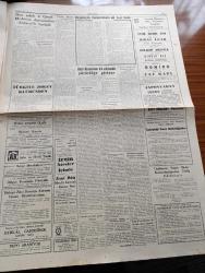 Cumhuriyet Gazetesi - 12 Ekim 1960 - Düşüklerin Duruşmasına 48 Saat Kaldı - Gazeteciler Bugün 2 De Yassıada'ya Gidiyorlar - Gaziantep Adliye Binası Namık Gedik'in Emriyle Yakılmış - Düşüklerin Muhakemeleri Nasıl Olacak - Muammer Çavuşoğlu Ve Samet Ağaoğlu'nun Eşi Dolmabahçe'de Fotoğraf- Yassıada Resimlerinin Dünkü Müzayedesi - Turizm Davası Yazan Ecvet Güresin - Küba'da Asiler Muhakeme Ediliyor - Nasreddin Hoca Operası Bu Yıl Oynayacak - Burhan Felek Köşe Yazısı - Çin Cumhuriyetinin 49. Yıldönümü - Komiki Şehir Naşit Bey Yazan Burhan Arpad Yazı Dizisi  - Boksör Garbis Zaharyan İle Charles Attali'nin Rövanş Maçı Bu Gece Yapılıyor - Dolmabahçe Stadının Işık Tertibatı Bu Yıl Bitecek - Galatasaray İle Karşılamak Üzere Rusya'dan Torpedo Yerine Rostov Gelecekmiş - Dünya Voleybol Şampiyonası - 3. Ordu Grekoromen Şampiyonu Oldu - Boks Federasyonu Başkanı Şefik Tetik Basın Toplantısı Yaptı - İlk Olimpiyatın Filmi - Milli Oyuncu Ayhan Hançer Üzüntülü - Lüks Tuvalet Sabunu