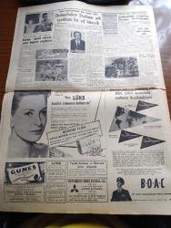 Cumhuriyet Gazetesi - 12 Ekim 1960 - Düşüklerin Duruşmasına 48 Saat Kaldı - Gazeteciler Bugün 2 De Yassıada'ya Gidiyorlar - Gaziantep Adliye Binası Namık Gedik'in Emriyle Yakılmış - Düşüklerin Muhakemeleri Nasıl Olacak - Muammer Çavuşoğlu Ve Samet Ağaoğlu'nun Eşi Dolmabahçe'de Fotoğraf- Yassıada Resimlerinin Dünkü Müzayedesi - Turizm Davası Yazan Ecvet Güresin - Küba'da Asiler Muhakeme Ediliyor - Nasreddin Hoca Operası Bu Yıl Oynayacak - Burhan Felek Köşe Yazısı - Çin Cumhuriyetinin 49. Yıldönümü - Komiki Şehir Naşit Bey Yazan Burhan Arpad Yazı Dizisi  - Boksör Garbis Zaharyan İle Charles Attali'nin Rövanş Maçı Bu Gece Yapılıyor - Dolmabahçe Stadının Işık Tertibatı Bu Yıl Bitecek - Galatasaray İle Karşılamak Üzere Rusya'dan Torpedo Yerine Rostov Gelecekmiş - Dünya Voleybol Şampiyonası - 3. Ordu Grekoromen Şampiyonu Oldu - Boks Federasyonu Başkanı Şefik Tetik Basın Toplantısı Yaptı - İlk Olimpiyatın Filmi - Milli Oyuncu Ayhan Hançer Üzüntülü - Lüks Tuvalet Sabunu