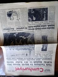 Cumhuriyet Gazetesi - 15 Ekim 1960 -  Türk Tarihinin En Büyük Davası Dün 9,30'da Başladı Ve 18'e Kadar Sürdü - Yassıada İntibaları Ne Yaptılar Yazan Cevat Fehmi Başkut- Yassıada İntibaları Nasıldılar Yazan Yaşar Kemal - Adnan Menderes Hakim Huzurunda Şikayette Bulunuyor - Celal Bayar'ın Gözleri Kin Doluydu -- Öğleden Sonra Köpek Davası Başladı Netice Bugüne Kaldı - Sabah Şarkısı Yazan Taylor Caldwell Yazı Dizisi - 3. Dünya Harbinin En Zor Tarafı Yazan Amiral Afif Büyüktuğrul - Sovyet Başbakanı Hrutçef Amerika'dan İyi Bir Ruh Haleti İçinde Ayrıldım Dedi - Patti Çizgi Roman - Cüneyt Gökçer Beraat Etti - Hürriyet Partisinin Tekrar Kurulmasına Müsaade Edilmedi - Resimli Roman Başkasının Günahı Çizen Yves Sayol - Fenerbahçe Bu Hafta İzmir'de Karşıyaka Karşısında - Bölge Müdürlüğünde 10. Yılını Dolduran Salahattin Cihanoğlu 10 Yılın Raporunu Verdi - Dünya Şampiyonu Demiryolları Güreş Takımımız Dün Yurda Döndü - Fenerbahçeli Kıymetli Atlet Günay Tomakan Evlendi - Basketbol Ligi Başlıyor