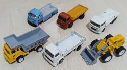 Eski ve yeni dönem karışık Majorette matchbox Piccolo vb. Markalara ait mini model metal kamyon kamyonet kepçe iş makineleri araba set koleksiyon nostalji vintage retro aksesuar dekor hediye tasarım