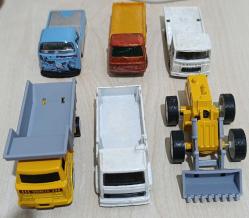 Eski ve yeni dönem karışık Majorette matchbox Piccolo vb. Markalara ait mini model metal kamyon kamyonet kepçe iş makineleri araba set koleksiyon nostalji vintage retro aksesuar dekor hediye tasarım