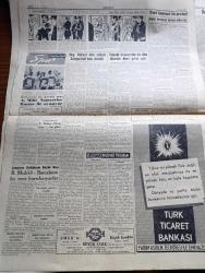 Cumhuriyet Gazetesi - 9 Kasım 1960 - Amerikan Seçimlerinin İlk Neticeleri Cumhuriyet Partisi Adayı Nixon İlk Anlarda İlerde - İki Düşük Bakan Zeyyat Mandalinci İle Hayrettin Erkmen'in Duruşmaları Başladı - Kocasının Vasiyeti Üzerine Konya Ereğlisinden Dün Yassıada'ya Gelen Köylü Kadın -  Cemal Gürsel Robert Kolejinde Okulun Müdürü Eski Devlet Bakanı Şefik İnan Tarafından Karşılandı Fotoğraf - Köylünün Borç Tutarı 1.256.865.406 Lira - Nüfusumuz 26.802.000 - Ankara Üniversitesinin Dün Yapılan Açılışında İsmet İnönü Bir Konuşma Yaptı - Orgeneral Cemal Gürsel Dün Sabah Zonguldak'tan Döndü - Yassıada İntibaları Yazan Cevat Fehmi Başkut - Sabah Şarkısı Yazan Taylor Caldwell Yazı Dizisi - İtalyan Mahalli Seçimlerinin İlk Neticeleri Dün Belli Oldu -  Şampiyon Kulüplerin Büyük Maçı Real Madrid Barcelona Bu Gece Karşılaşıyor - Resimli Roman Başkasının Günahı Çizen Yves Sayol - A Milli Namzetler Rostov İle Oynuyor - Beşiktaş'ın Reisi Hakkı Yeten Güven Önüt İçin Uğraşıyor