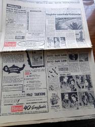 Cumhuriyet Gazetesi - 23 Aralık 1961 - Siyasi Af Dün De Meclisi Karıştırdı - Ankara'da Düşen Uçağın Dün Sabah Çekilen Resmi - İngiliz Uçağının Hatalı Kalkış Neticesi Düştüğü Zannediliyor - İsmet İnönü Dün Osman Bölükbaşı İle Görüştü - Ordu Gemisine Pire'de İhtiyati Haciz Konuldu - 2 Bin Maden İşçisinin İşine Son Veriliyor - İstanbul'un Taşı Toprağı Yazan Orhan Kemal Yazı Dizisi - Eyüp'ten Aşiyan'a Yazan Melih Cevdet Aday Köşe Yazısı -  Cezayir Oran'da Noel Sırasında Suikasti Yapılmayacak - Mukaddes Günah Aşk Ve Macera Romanı Çizen Faruk Geç - Brigitte Bardot Haraç Vermek İstemediği İçin Evinin Kapısından Polis Nöbet Tutuyor - Gece İçin Makyaj - Beşiktaş Altay Maçı - Salahattin Cihanoğlu Dolmabahçe Stadının Işıklandırılması Şubat'ta Bitecektir - Federasyonun Hataları Yazan Abdulkadir Yücelman - Voleybol Maçlarına Bugün De Devam Edilecek - Star Deterjan