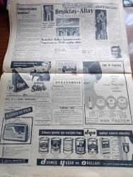 Cumhuriyet Gazetesi - 23 Aralık 1961 - Siyasi Af Dün De Meclisi Karıştırdı - Ankara'da Düşen Uçağın Dün Sabah Çekilen Resmi - İngiliz Uçağının Hatalı Kalkış Neticesi Düştüğü Zannediliyor - İsmet İnönü Dün Osman Bölükbaşı İle Görüştü - Ordu Gemisine Pire'de İhtiyati Haciz Konuldu - 2 Bin Maden İşçisinin İşine Son Veriliyor - İstanbul'un Taşı Toprağı Yazan Orhan Kemal Yazı Dizisi - Eyüp'ten Aşiyan'a Yazan Melih Cevdet Aday Köşe Yazısı -  Cezayir Oran'da Noel Sırasında Suikasti Yapılmayacak - Mukaddes Günah Aşk Ve Macera Romanı Çizen Faruk Geç - Brigitte Bardot Haraç Vermek İstemediği İçin Evinin Kapısından Polis Nöbet Tutuyor - Gece İçin Makyaj - Beşiktaş Altay Maçı - Salahattin Cihanoğlu Dolmabahçe Stadının Işıklandırılması Şubat'ta Bitecektir - Federasyonun Hataları Yazan Abdulkadir Yücelman - Voleybol Maçlarına Bugün De Devam Edilecek - Star Deterjan