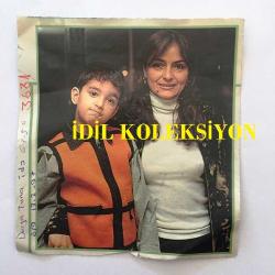 İBRAHİM TATLISES'İN OĞLU İDO ve DERYA TUNA'NIN DERGİDEN KESİLME FOTOĞRAFI - 12 x 11 cm EBADINDA