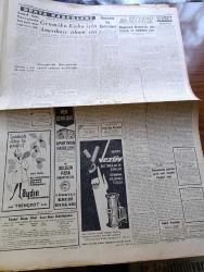 Cumhuriyet Gazetesi - 23 Eylül 1962 - Hastalık Ve Belirtileri Yazan Nadir Nadi Köşe Yazısı - İsmet İnönü CHP Liderliğinden Ve Kabineden İstifaya Dün Davet Edildi - Ferda Güley ve Avni Doğan Fotoğraf - Adalet Partisinin İktidara Gelmesi Planı 1 Günde Suya Düştü - Orta Tedrisatta Sınıf Geçme Usulü Değişiyor - Arjantin'de İç Savaş  Başladı- Tecavüz Olayları İçin İdam Cezası Kabul Edilmezse Kadınlarımız Erkeklere Oy Vermeyecekler - Malul Dul Ve Yetimlere Spor Toto'dan Prim Verilmesi İstendi - Döviz Stokumuz 95 Milyon 900 Bin Dolara Ulaştı - Yer Demir Gök Bakır Yazan Yaşar Kemal Yazı Dizisi - İlhan Selçuk Köşe Yazısı - 27 Mayıs ve Siyasi Rejimimizin Kaderi Yazan Hüseyin Naili Kubalı - Sovyetler Birliği Dışişleri Bakanı Andrei Gromiko Küba İçin Amerika'yı İtham Etti - Liberalizm Mi Sosyalizm Mi Yazan Niyazi Özak - Gecenin Ucundaki Işık Yazan Peride Celal Yazı Dizisi - Hollywood Filmciliği Çöküyor - Elizabeth Taylor Kleopatra Filminde Fotoğraf - Galatasaray Metin Oktay'ın Golüyle Galip