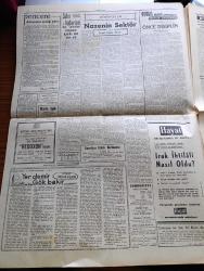 Cumhuriyet Gazetesi - 25 Eylül 1962 - Nasıl Çekilir Yazan Nadir Nadi Köşe Yazısı - Bağımsız Afyon Milletvekili Haluk Nurbaki Dün Mecliste Tahrikçileri Şiddetle İtham Etti - İsmet İnönü 79 Yaşında - Cumhuriyet Halk Partisi Ve Yeni Türkiye Partisi Grupları Kalkınma Planının Korunmasını Kabul Ettiler - Akdeniz Gemisinde Balo Muhteşem Oldu - Adnan Menderes'in Haksız İktisap Davasında Çıkarılan Olaylar Meclise Aksettirildi - Yassıada Mahkumu Üç Emniyet Mensubu Dün Tahliye Edildiler - Yer Demir Gök Bakır Yazan Yaşar Kemal Yazı Dizisi - İlhan Selçuk Köşe Yazısı - Nazenin Sektör Yazan Cemal Hüsnü Taray - 1962 1963 Yunus Nadi Armağanı Makale Yarışması Önce Disiplin Yazan Necla Polat  - Devlet Tiyatrosu 1962 63 Sanat Yılını 30 Eylül Gecesi Açıyor - Kralları Dize Getiren Donanma Yazan Amiral Afif Büyüktuğrul Resimleyen Münif Fehim - Balıkçılık Sinarit Ve Seğirtmeni Yazan Selçuk M. Kaskan - Gecenin Ucundaki Işık Yazan Peride Celal Yazı Dizisi - Galatasaray Yugoslavya'ya Gidiyor