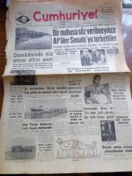 Cumhuriyet Gazetesi - 5 Ekim 1962 - Sel Felaketi Sebebiyle Ölü Sayısı Elliyi Geçti - İsmet İnönü Ankara Olayları Hakkında Dün De Senato İzahat Verdi - Bir Mebusa Söz Verilmeyince Adalet Partililer Senato'yu Terkettiler - Gençler Ankarada Dün De Yürüyüş Yaptılar - Su Seviyesinin 120 Cm Alçaldığı Van Gölünde Nakliyat Felce Uğradı - Muş Tatvan Demiryolu Hattı İnşaatı Durduruldu - NATO Genel Kurmay Başkanları Ankara'da - 1962 1963 Yunus Nadi Armağanı  Makale Yarışması Sosyalizm Yazan Doktor Sait Kırmızıtoprak - Yer Demir Gök Bakır Yazan Yaşar Kemal Yazı Dizisi - Kadı Efendi Usulü Yazan İlhan Selçuk Köşe Yazısı - Küba'yı İktisaden Yıpratmak İçin Daha Sert Tedbirler Alınacak - Rusya'daki İnsanlar çeviren Vahdet Gültekin Yazı Dizisi - Gecenin Ucundaki Işık Yazan Peride Celal Yazı Dizisi - Bay Oscar Karikatür - Profesör Nimbüs'ün Maceraları Çizgi Roman - Namzetler Beyoğluspor'a Karşı Moral Eğitimi Yaptı 12 1 - Cezmi Or Yarışları Bugüne Bırakıldı - Orhan Şeref Apak Milli Lig Devam Edecek Dedi