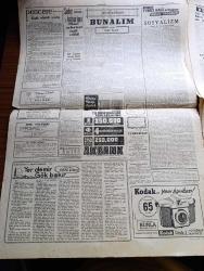 Cumhuriyet Gazetesi - 5 Ekim 1962 - Sel Felaketi Sebebiyle Ölü Sayısı Elliyi Geçti - İsmet İnönü Ankara Olayları Hakkında Dün De Senato İzahat Verdi - Bir Mebusa Söz Verilmeyince Adalet Partililer Senato'yu Terkettiler - Gençler Ankarada Dün De Yürüyüş Yaptılar - Su Seviyesinin 120 Cm Alçaldığı Van Gölünde Nakliyat Felce Uğradı - Muş Tatvan Demiryolu Hattı İnşaatı Durduruldu - NATO Genel Kurmay Başkanları Ankara'da - 1962 1963 Yunus Nadi Armağanı  Makale Yarışması Sosyalizm Yazan Doktor Sait Kırmızıtoprak - Yer Demir Gök Bakır Yazan Yaşar Kemal Yazı Dizisi - Kadı Efendi Usulü Yazan İlhan Selçuk Köşe Yazısı - Küba'yı İktisaden Yıpratmak İçin Daha Sert Tedbirler Alınacak - Rusya'daki İnsanlar çeviren Vahdet Gültekin Yazı Dizisi - Gecenin Ucundaki Işık Yazan Peride Celal Yazı Dizisi - Bay Oscar Karikatür - Profesör Nimbüs'ün Maceraları Çizgi Roman - Namzetler Beyoğluspor'a Karşı Moral Eğitimi Yaptı 12 1 - Cezmi Or Yarışları Bugüne Bırakıldı - Orhan Şeref Apak Milli Lig Devam Edecek Dedi