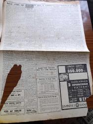 Cumhuriyet Gazetesi - 5 Ekim 1962 - Sel Felaketi Sebebiyle Ölü Sayısı Elliyi Geçti - İsmet İnönü Ankara Olayları Hakkında Dün De Senato İzahat Verdi - Bir Mebusa Söz Verilmeyince Adalet Partililer Senato'yu Terkettiler - Gençler Ankarada Dün De Yürüyüş Yaptılar - Su Seviyesinin 120 Cm Alçaldığı Van Gölünde Nakliyat Felce Uğradı - Muş Tatvan Demiryolu Hattı İnşaatı Durduruldu - NATO Genel Kurmay Başkanları Ankara'da - 1962 1963 Yunus Nadi Armağanı  Makale Yarışması Sosyalizm Yazan Doktor Sait Kırmızıtoprak - Yer Demir Gök Bakır Yazan Yaşar Kemal Yazı Dizisi - Kadı Efendi Usulü Yazan İlhan Selçuk Köşe Yazısı - Küba'yı İktisaden Yıpratmak İçin Daha Sert Tedbirler Alınacak - Rusya'daki İnsanlar çeviren Vahdet Gültekin Yazı Dizisi - Gecenin Ucundaki Işık Yazan Peride Celal Yazı Dizisi - Bay Oscar Karikatür - Profesör Nimbüs'ün Maceraları Çizgi Roman - Namzetler Beyoğluspor'a Karşı Moral Eğitimi Yaptı 12 1 - Cezmi Or Yarışları Bugüne Bırakıldı - Orhan Şeref Apak Milli Lig Devam Edecek Dedi