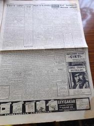 Cumhuriyet Gazetesi - 10 Şubat 1963 - General Kasım Ve 3 Arkadaşı Dün Sabah Yakalandı Muhakeme Edildi 13.30 da Kurşuna Dizildi - Şimdide Hudutlarını Kapatan Suriye'de Nasır Taraftarı İhtilal Bekleniyor - Irak'ta Milli Şehit İlan Edilen Kerküklü General Nazım Tabakçalı - Bağdat Radyosu - Çocuk Sesli İhtilalci - 8 Devlet Yeni Irak İdaresini Tanıdı - Dışişleri Bakanı Feridun Cemal Ergin Meclise Irak İhtilali Hakkında Dün Bilgi Verdi - Başbakan İsmet İnönü İle Bir Konuşma Yapan Sovyet Büyükelçisi İsmet İnönü'nün Yanından Sinirli Bir Şekilde Ayrıldı - Vazifesiz Memuriyet Yazan İlhan Selçuk Köşe Yazısı - Aşk Yolunda Yazan Jean Laborde Yazı Dizisi - Uygarlık Savaşı'nda Yenilgimiz Yazan Oktay Akbal - Ramazanda Anadolu 6 Yazı Ve Fotoğraflar Fikret Otyam Yazı Dizisi - Haftanın Şakaları Yazan Burhan Felek - Alın Yazısı Yazan Andre Armany Çizgi Roman - Küba Nasıl Komünist Oldu - Ünlü Şarkıcı Aznavour Edith Piaf İle Yanak Yanağa Fotoğraf - Fenerbahçe Yeşildirek'i Yendi - Beşiktaş Ankaragücü Maçı