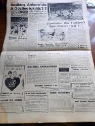 Cumhuriyet Gazetesi - 10 Şubat 1963 - General Kasım Ve 3 Arkadaşı Dün Sabah Yakalandı Muhakeme Edildi 13.30 da Kurşuna Dizildi - Şimdide Hudutlarını Kapatan Suriye'de Nasır Taraftarı İhtilal Bekleniyor - Irak'ta Milli Şehit İlan Edilen Kerküklü General Nazım Tabakçalı - Bağdat Radyosu - Çocuk Sesli İhtilalci - 8 Devlet Yeni Irak İdaresini Tanıdı - Dışişleri Bakanı Feridun Cemal Ergin Meclise Irak İhtilali Hakkında Dün Bilgi Verdi - Başbakan İsmet İnönü İle Bir Konuşma Yapan Sovyet Büyükelçisi İsmet İnönü'nün Yanından Sinirli Bir Şekilde Ayrıldı - Vazifesiz Memuriyet Yazan İlhan Selçuk Köşe Yazısı - Aşk Yolunda Yazan Jean Laborde Yazı Dizisi - Uygarlık Savaşı'nda Yenilgimiz Yazan Oktay Akbal - Ramazanda Anadolu 6 Yazı Ve Fotoğraflar Fikret Otyam Yazı Dizisi - Haftanın Şakaları Yazan Burhan Felek - Alın Yazısı Yazan Andre Armany Çizgi Roman - Küba Nasıl Komünist Oldu - Ünlü Şarkıcı Aznavour Edith Piaf İle Yanak Yanağa Fotoğraf - Fenerbahçe Yeşildirek'i Yendi - Beşiktaş Ankaragücü Maçı