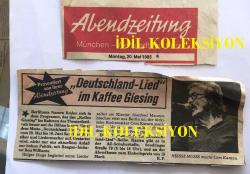CEM KARACA'NIN ORİJİNAL FOTOĞRAFI ve GAZETE HABER KÜĞÜRÜ - FOTOĞRAF 12 x 9 cm, KÜPÜR 17 x 7 cm EBADINDA - CEM KARACA'NIN 20 MAYIS 1985 YILI ALMANYA KONSERİNDEN BİR FOTOĞRAF VE ALMAN GAZETESİNDE KONSERLE İLGİLİ ÇIKAN HABERİN KÜPÜRÜ