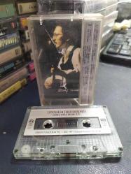 ZÜLFÜ LİVANELİ - MIKIS THEODORAKİS - GÜNEŞ TOPLA BENİM İÇİN - KASET [Göksoy Plakçılık - bandrol öncesi baskı]