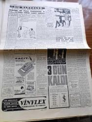 Cumhuriyet Gazetesi - 23 Ocak 1964 - Yunan Dışişleri Bakanı Palamas'ın Cumhuriyet'e Özel Demeci Yunanistan İçin Enosis Bahis Konusu Değildir - İran Şahı Pehlevi Ve Eşi Dün Yeşilköyden Geçip Boyamaya Gittiler -  Makarios Grivas Mücadelesi Sertleşiyor - Londra Konferansının Çıkmazdan Kurtarılması İçin Çalışılıyor - Kaybolduğu Bildirilen Arkeolog İ. Gordon'un Karaman'da Olduğu Dün Anlaşıldı - Herkesin Cenneti Yazan Rikkat Köknar - Lafımızı Bilelim İlhan Selçuk Köşe - Gecekondu Bürosu Kuruldu - Burhan Felek Köşe Yazısı - Sessiz Film Devrinin Yıldızlarından Joseph Schildkraut Öldü - Kıbrıs'tan Röportajlar Yazan Sait A. Terzioğlu - 23 Ocak Piyer Loti Günü Olarak Kabul Edildi - Site Şehir Tiyatrosu - Şirin Devrim Ve Toronto Karacaoğlu Fotoğraf - İstanbul Sahnelerinden Yeni Oyunlar - Metin Serezli Hayvanat Bahçesi Oyununda Fotoğraf- Tiyatrocuların Gözüyle Türk Tiyatrosu - Mahir Canova - Yıldız Kenter - Engineer Cezzar