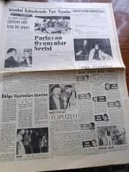 Cumhuriyet Gazetesi - 23 Ocak 1964 - Yunan Dışişleri Bakanı Palamas'ın Cumhuriyet'e Özel Demeci Yunanistan İçin Enosis Bahis Konusu Değildir - İran Şahı Pehlevi Ve Eşi Dün Yeşilköyden Geçip Boyamaya Gittiler -  Makarios Grivas Mücadelesi Sertleşiyor - Londra Konferansının Çıkmazdan Kurtarılması İçin Çalışılıyor - Kaybolduğu Bildirilen Arkeolog İ. Gordon'un Karaman'da Olduğu Dün Anlaşıldı - Herkesin Cenneti Yazan Rikkat Köknar - Lafımızı Bilelim İlhan Selçuk Köşe - Gecekondu Bürosu Kuruldu - Burhan Felek Köşe Yazısı - Sessiz Film Devrinin Yıldızlarından Joseph Schildkraut Öldü - Kıbrıs'tan Röportajlar Yazan Sait A. Terzioğlu - 23 Ocak Piyer Loti Günü Olarak Kabul Edildi - Site Şehir Tiyatrosu - Şirin Devrim Ve Toronto Karacaoğlu Fotoğraf - İstanbul Sahnelerinden Yeni Oyunlar - Metin Serezli Hayvanat Bahçesi Oyununda Fotoğraf- Tiyatrocuların Gözüyle Türk Tiyatrosu - Mahir Canova - Yıldız Kenter - Engineer Cezzar