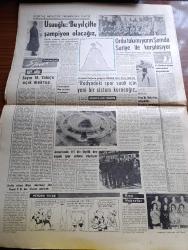 Cumhuriyet Gazetesi - 23 Ocak 1964 - Yunan Dışişleri Bakanı Palamas'ın Cumhuriyet'e Özel Demeci Yunanistan İçin Enosis Bahis Konusu Değildir - İran Şahı Pehlevi Ve Eşi Dün Yeşilköyden Geçip Boyamaya Gittiler -  Makarios Grivas Mücadelesi Sertleşiyor - Londra Konferansının Çıkmazdan Kurtarılması İçin Çalışılıyor - Kaybolduğu Bildirilen Arkeolog İ. Gordon'un Karaman'da Olduğu Dün Anlaşıldı - Herkesin Cenneti Yazan Rikkat Köknar - Lafımızı Bilelim İlhan Selçuk Köşe - Gecekondu Bürosu Kuruldu - Burhan Felek Köşe Yazısı - Sessiz Film Devrinin Yıldızlarından Joseph Schildkraut Öldü - Kıbrıs'tan Röportajlar Yazan Sait A. Terzioğlu - 23 Ocak Piyer Loti Günü Olarak Kabul Edildi - Site Şehir Tiyatrosu - Şirin Devrim Ve Toronto Karacaoğlu Fotoğraf - İstanbul Sahnelerinden Yeni Oyunlar - Metin Serezli Hayvanat Bahçesi Oyununda Fotoğraf- Tiyatrocuların Gözüyle Türk Tiyatrosu - Mahir Canova - Yıldız Kenter - Engineer Cezzar