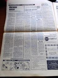 Cumhuriyet Gazetesi - 17 Ekim 1967 - CHP Genel Sekreteri Bülent Ecevit Türkiye İşçi Partisi'nin Tutumunu Tehlikeli Görüyor - Öğrenci Yurtlarına 5 Lira Zam Yapıldı - Yüksek İslam Enstitüsü Müdürü Necati Çerçioğlu Atatürk'ün Yolundan Yürümeyi Öğütledi - Profesör Reşit Sönmez Atatürk Üniversitesi Rektörlüğünden Atandı - Elizabeth Taylor Richard Bütün Çiftinin Yeni Filmi Dr. Faust - Adalet Bakanlığı Yeni Orman Tasarısını Anayasa'ya Aykırı Buldu - Aylak Musa Karikatür - Altıncı Filo Misafirimiz Değildir Yazan İlhan Selçuk Köşe Yazısı - Fidel Castro Che Guevara Öldü Dedi - Rusya Seferi Yazan Yılmaz Çetiner Yazı Dizisi - Alev Alev Yazan F. W. Kenyon Yazı Dizisi - Avrupa Görmüş Adam Yazan Ümit Yaşar Yazı Dizisi - Pepsi'yi Yazan Ve Paris'te Başarıyla Oynayan Genç Fransız Sanatçısı Pierrette Bruno - Vahi Öz Tiyatrosu - İtalya'nın Ünlü Futbol Yıldızı Torino'lu Luigi Metini Trafik Kazasında Can Verdi - Türkiye Kupasında Maçların Tarihleri Dün Belli Oldu - Spor Toto Haberleri