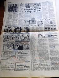 Cumhuriyet Gazetesi - 17 Ekim 1967 - CHP Genel Sekreteri Bülent Ecevit Türkiye İşçi Partisi'nin Tutumunu Tehlikeli Görüyor - Öğrenci Yurtlarına 5 Lira Zam Yapıldı - Yüksek İslam Enstitüsü Müdürü Necati Çerçioğlu Atatürk'ün Yolundan Yürümeyi Öğütledi - Profesör Reşit Sönmez Atatürk Üniversitesi Rektörlüğünden Atandı - Elizabeth Taylor Richard Bütün Çiftinin Yeni Filmi Dr. Faust - Adalet Bakanlığı Yeni Orman Tasarısını Anayasa'ya Aykırı Buldu - Aylak Musa Karikatür - Altıncı Filo Misafirimiz Değildir Yazan İlhan Selçuk Köşe Yazısı - Fidel Castro Che Guevara Öldü Dedi - Rusya Seferi Yazan Yılmaz Çetiner Yazı Dizisi - Alev Alev Yazan F. W. Kenyon Yazı Dizisi - Avrupa Görmüş Adam Yazan Ümit Yaşar Yazı Dizisi - Pepsi'yi Yazan Ve Paris'te Başarıyla Oynayan Genç Fransız Sanatçısı Pierrette Bruno - Vahi Öz Tiyatrosu - İtalya'nın Ünlü Futbol Yıldızı Torino'lu Luigi Metini Trafik Kazasında Can Verdi - Türkiye Kupasında Maçların Tarihleri Dün Belli Oldu - Spor Toto Haberleri