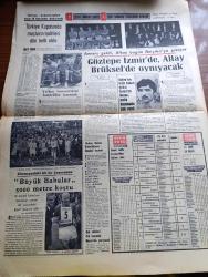 Cumhuriyet Gazetesi - 17 Ekim 1967 - CHP Genel Sekreteri Bülent Ecevit Türkiye İşçi Partisi'nin Tutumunu Tehlikeli Görüyor - Öğrenci Yurtlarına 5 Lira Zam Yapıldı - Yüksek İslam Enstitüsü Müdürü Necati Çerçioğlu Atatürk'ün Yolundan Yürümeyi Öğütledi - Profesör Reşit Sönmez Atatürk Üniversitesi Rektörlüğünden Atandı - Elizabeth Taylor Richard Bütün Çiftinin Yeni Filmi Dr. Faust - Adalet Bakanlığı Yeni Orman Tasarısını Anayasa'ya Aykırı Buldu - Aylak Musa Karikatür - Altıncı Filo Misafirimiz Değildir Yazan İlhan Selçuk Köşe Yazısı - Fidel Castro Che Guevara Öldü Dedi - Rusya Seferi Yazan Yılmaz Çetiner Yazı Dizisi - Alev Alev Yazan F. W. Kenyon Yazı Dizisi - Avrupa Görmüş Adam Yazan Ümit Yaşar Yazı Dizisi - Pepsi'yi Yazan Ve Paris'te Başarıyla Oynayan Genç Fransız Sanatçısı Pierrette Bruno - Vahi Öz Tiyatrosu - İtalya'nın Ünlü Futbol Yıldızı Torino'lu Luigi Metini Trafik Kazasında Can Verdi - Türkiye Kupasında Maçların Tarihleri Dün Belli Oldu - Spor Toto Haberleri