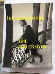 LEYLA GENCER'İN ORİJİNAL BÜYÜK BOY FOTOĞRAFI - 24 x 18 cm EBADINDA - LEYLA GENCER İSTANBUL BOĞAZINDA DENİZ KENARINDA MANZARA İZLERKEN ÇEKİLMİŞ ÇOK GÜZEL BİR KARE