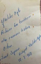 Askeri üniformalarının giyinip yan yana poz veren iki asker fotoğrafı. Yastıkçıoğlu ailesine bu beraberce olan resmimiz hatıra olsun. İSMET SOYMEN- HİDAYET YASTIKÇIOĞLU 17 MART 1968 .ORİJİNAL SİYAH & BEYAZ 14x 9cm EBADINDA - 1940'LAR, 1950'LER, 1960'LAR ve 1970'LER