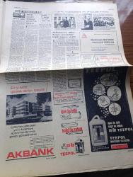 Cumhuriyet Gazetesi - 5 Kasım 1967 - Kıbrıs'ta Türkler Büyük Protesto Mitingi Yaptı - Süleyman Demirel İsmet İnönü İle Başbakanlıkta 2 Saat Görüştü - Yer Altının Filmi Çekildi - İlham Ertem Çakır'ın Çocuğu Okumayacak Mı Yaftası İle Karşılandı - Ankara Üniversitesinde Rektör Cumhur Ferman Tekrar Seçildi - Şehir Tiyatrosu Sanatkarları Greve Gidiyor - Glasgow'lulardan Cevdet Sunay'ı Bir Kosigin Gibi Karşılamaları İstendi - Türkiye İşçi Partisi İş Kanununun İptalini İstedi - Aylak Musa Karikatür - 50. Yıldönümünde 1917 İhtilalinin Hikayesi Çizgi Roman - Lenin - Hemingway'in Gözüyle Atatürk Türkiyesi Yazı Dizisi - Dişi Bond Çizgi Roman - Alev Alev Yazan F.W. Kenyon Yazı Dizisi - Taşlar Ve Başlar Yazan Ümit Yaşar - Yarım Asrın Kuvvet İlahları Yazan Abdulkadir Yücelman - Fenerbahçe Bursaspor Maçı - Galatasaray Altay Maçı - Beşiktaş'ın Ankaragücü maçı