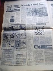 Cumhuriyet Gazetesi - 5 Kasım 1967 - Kıbrıs'ta Türkler Büyük Protesto Mitingi Yaptı - Süleyman Demirel İsmet İnönü İle Başbakanlıkta 2 Saat Görüştü - Yer Altının Filmi Çekildi - İlham Ertem Çakır'ın Çocuğu Okumayacak Mı Yaftası İle Karşılandı - Ankara Üniversitesinde Rektör Cumhur Ferman Tekrar Seçildi - Şehir Tiyatrosu Sanatkarları Greve Gidiyor - Glasgow'lulardan Cevdet Sunay'ı Bir Kosigin Gibi Karşılamaları İstendi - Türkiye İşçi Partisi İş Kanununun İptalini İstedi - Aylak Musa Karikatür - 50. Yıldönümünde 1917 İhtilalinin Hikayesi Çizgi Roman - Lenin - Hemingway'in Gözüyle Atatürk Türkiyesi Yazı Dizisi - Dişi Bond Çizgi Roman - Alev Alev Yazan F.W. Kenyon Yazı Dizisi - Taşlar Ve Başlar Yazan Ümit Yaşar - Yarım Asrın Kuvvet İlahları Yazan Abdulkadir Yücelman - Fenerbahçe Bursaspor Maçı - Galatasaray Altay Maçı - Beşiktaş'ın Ankaragücü maçı