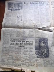 Cumhuriyet Pazar Gazetesi - 26 Aralık 1954 - Yedi Dakika Köşesi Yazan Doğan Nadi - Karikatür - Sanat Haftası - Şarlo Ve Limelight - Gelişigüzel Bolluğa Dair Yazan Hamdi Varoğlu - Küçük Kral Karikatür - Galip Arcan Şiir Yazıyor Hadi Hün Bir Marangoz Röportajı Yapan Reşad Enis - Haftanın Şakaları Yazan Burhan Felek - Elizabeth Taylor'un Kocası Niçin Mesud Olduklarını Anlatıyor Fotoğraf - Yeni Türk Filmleri - Milletlerarası Festivallere Girmek Düşüncesiyle Hazırlanan Film Kaçak'ın Senaryosunu Haldun Taner Yazdı - Marilyn Monroe İle Gina Lollobrigida'nın Benzerleri Var - Sinema Tekniğinde Yeni Bir İcad - Ev Kadın Moda - Londra Modasından Seçme Modeller - Uçan Tabut - Hikaye Mektuplar Yazan Halikarnas Balıkçısı - Marie Antoinette'in Adı Karışan Bir Gerdanlık Dolandırıcılığı Yazan Cenap Ozankan - Meşhurların Büyük Aşkları Yazan Feyyaz Tokar - Edwina Wilhelmina Ve Kocası Lord Harewood Fotoğraf- İster İnan İster İnanma Yazan Ripley - Tarihin En Cömert Bahşişi