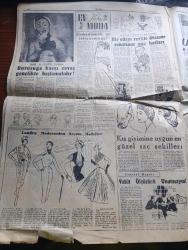 Cumhuriyet Pazar Gazetesi - 26 Aralık 1954 - Yedi Dakika Köşesi Yazan Doğan Nadi - Karikatür - Sanat Haftası - Şarlo Ve Limelight - Gelişigüzel Bolluğa Dair Yazan Hamdi Varoğlu - Küçük Kral Karikatür - Galip Arcan Şiir Yazıyor Hadi Hün Bir Marangoz Röportajı Yapan Reşad Enis - Haftanın Şakaları Yazan Burhan Felek - Elizabeth Taylor'un Kocası Niçin Mesud Olduklarını Anlatıyor Fotoğraf - Yeni Türk Filmleri - Milletlerarası Festivallere Girmek Düşüncesiyle Hazırlanan Film Kaçak'ın Senaryosunu Haldun Taner Yazdı - Marilyn Monroe İle Gina Lollobrigida'nın Benzerleri Var - Sinema Tekniğinde Yeni Bir İcad - Ev Kadın Moda - Londra Modasından Seçme Modeller - Uçan Tabut - Hikaye Mektuplar Yazan Halikarnas Balıkçısı - Marie Antoinette'in Adı Karışan Bir Gerdanlık Dolandırıcılığı Yazan Cenap Ozankan - Meşhurların Büyük Aşkları Yazan Feyyaz Tokar - Edwina Wilhelmina Ve Kocası Lord Harewood Fotoğraf- İster İnan İster İnanma Yazan Ripley - Tarihin En Cömert Bahşişi