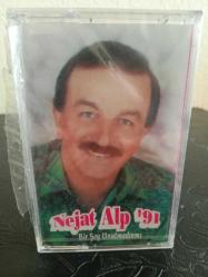 Nejat Alp (ambalajında)