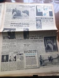 Hürriyet Gazetesi - 15 Nisan 1955 - Değişen Dünya Karşısında Türkiye Anlatan Kasım Gülek Yazı Dizisi - Kıbrıs'taki Tethişcilik Karşısında Müstemleke İdaresi Aciz Halinde - Fuat Köprülü Hariciyeden Ayrılıyor - Adnan Menderes Kasım Gülek'i Kabul Etti - Dün Ankara'ya Gelen Doktor Fazıl Küçük'ün Anlattıkları - Basın Hürriyeti Tahdit Olunmamalıdır - Dedektif Nik'in Maceraları Çizgi - Karnelerde Din Dersleri Başa Geçti - Günün Spor Haberleri - İstanbul'da Türk Ve Bizans Haberleri - Galatasaray Beşiktaş Maçına Eksik Takımla Çıkacak - Asrın En Büyük Aşkı Prenses Margaret İle Towsend'in Gönül Macerası Yazı Dizisi - Aşk Arzusu Aşk Ve Macera Romanı Çizen Faruk Geç - Canlı Fosiller Ülkesi Avustralya'da - Sarışın Yeni Lalyan Yıldızı Maria Benta - Karacaviran Üç Sevginin Romanı Yazanlar İlhami Bilger Halil Tufan - Gripin - Nevrozin - Haydarpaşa'daki Müthiş İnfilak Fotoğraf - Fatoş Çizgi Roman -  Güngörmüşler Çizgi Roman - Gökler Hakimi Gordon Çizgi Roman - Nilüfer Çizgi Roman - İstanbul Radyosu