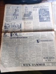 Hürriyet Gazetesi - 21 Haziran 1955 - Kırşehir'de Cumhuriyetçi Millet Partisi Osman Bölükbaşı'nın İltihakiyle Büyük Bir Miting Yaptı - Kasım Gülek Muğla CHP Kongresinde Yine Ceketsiz Ve Çorapsız Konuşup Muhtelif Tenkidler Yaptı - Akis Davası Temyize Nakledildi - Arjantin'de Her An Düşmesi Beklenen Peron'un Yerine Ordu Vekili Lucero Geliyor - Vecihi Hürkuş'un Kaçırılan Bulgar Hükümeti Bize İade Edecek - Ankara'da Kibrit Ve Gaz Bulunamıyor - Dedektif Nik'in Maceraları Çizgi Roman - Kıbrıs'ta Yeniden Bombalar Patladı - İtalya Karşısında B Takım İle Çıkmanın Bir Faydası Yoktur - Gina Lollobrigida Hayatını Anlatıyor Yazan Gina Lollobrigida Yazı Dizisi - Günah Yolcusu Aşk Ve Macera Romanı Çizen Faruk Geç - Başladığı Gibi Telif Roman Yazan H. Sayhan Yazı Dizisi - Fatoş Çizgi Roman - Güngörmüşler Çizgi Roman - Gökler Hakimi Gordon Çizgi Roman - Nilüfer Çizgi Roman - Alman IFA Kamyonları - Roja Toz Şampuan - Gripin - Motor Gezintisi Ve Birkaç Plaj Kıyafeti