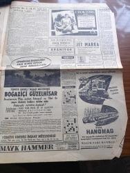 Hürriyet Gazetesi - 21 Haziran 1955 - Kırşehir'de Cumhuriyetçi Millet Partisi Osman Bölükbaşı'nın İltihakiyle Büyük Bir Miting Yaptı - Kasım Gülek Muğla CHP Kongresinde Yine Ceketsiz Ve Çorapsız Konuşup Muhtelif Tenkidler Yaptı - Akis Davası Temyize Nakledildi - Arjantin'de Her An Düşmesi Beklenen Peron'un Yerine Ordu Vekili Lucero Geliyor - Vecihi Hürkuş'un Kaçırılan Bulgar Hükümeti Bize İade Edecek - Ankara'da Kibrit Ve Gaz Bulunamıyor - Dedektif Nik'in Maceraları Çizgi Roman - Kıbrıs'ta Yeniden Bombalar Patladı - İtalya Karşısında B Takım İle Çıkmanın Bir Faydası Yoktur - Gina Lollobrigida Hayatını Anlatıyor Yazan Gina Lollobrigida Yazı Dizisi - Günah Yolcusu Aşk Ve Macera Romanı Çizen Faruk Geç - Başladığı Gibi Telif Roman Yazan H. Sayhan Yazı Dizisi - Fatoş Çizgi Roman - Güngörmüşler Çizgi Roman - Gökler Hakimi Gordon Çizgi Roman - Nilüfer Çizgi Roman - Alman IFA Kamyonları - Roja Toz Şampuan - Gripin - Motor Gezintisi Ve Birkaç Plaj Kıyafeti