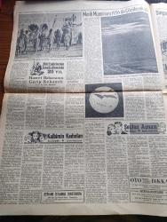 Hürriyet Gazetesi - 6 Ocak 1956 - Türkiye'nin En Şahane Düğünü Dün Divan Otelinde Yapıldı Fotoğraf - Vehbi Koç'un Kızı Semahat İle Koç Müessesesinin Umum Müdür Muavini Nusret Arsel Evlendi - Başvekil Adnan Menderes Yurtta İktisadi Sıkıntı Yoktur Dedi - Hürriyet Partisi Mebusları Mıntıkalarına Gitmek Üzere İstanbul'da Toplandı - Vali Fahrettin Kerim Gökay Dün Beyoğlu'nda Fiyat Kontrolleri Yaptılar - Ölen Migros Müdürü Stepan Maurer'in Kalbi 650 Grammış - Gelin Semahat Koç'un Elbisesi Ve Mücevherleri Birer Şaheserdi - Yeni Alman Ordusu Ve Sosyalistler - Dedektif Nik'in Maceraları Çizgi Roman - Monako Prensi Grace Kelly İle Nişanlandı - 6 7 Eylül Hadiselerinde Zarar Görenlere Yapılacak Yardım - Yaşar Doğu Vitamin Hapları İle Adamakıllı Kuvvetlendi - Merih Muamması 1956 da Çözülecek Mi - Kalbimin Kadınları Yazan Cronin Yazı Dizisi - Beşiktaş Takımının Kampında Fotoğraf - Fenerbahçe İdare Heyeti Toplandı - Lefter Küçükandonyadis'in İtalya'ya Transferi - Fatoş Çizgi Roman -